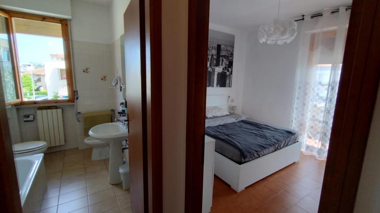La Casa Dei Viaggiatori - Viareggio - Posto Auto Gratuito Apartment Exterior photo